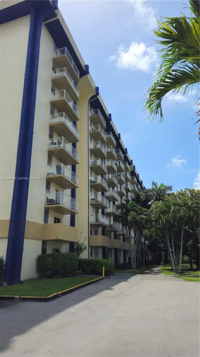 4550 NW 9th St # 505E, Miami FL 33126 photo 2