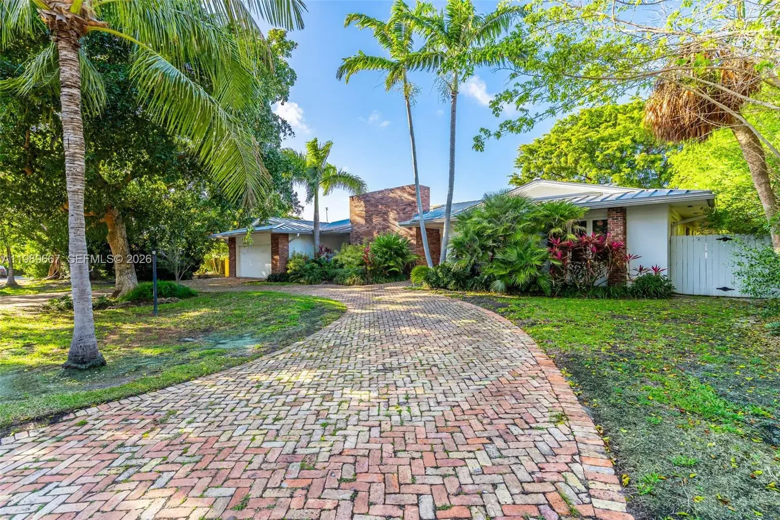 221 Knollwood Dr, Key Biscayne FL 33149