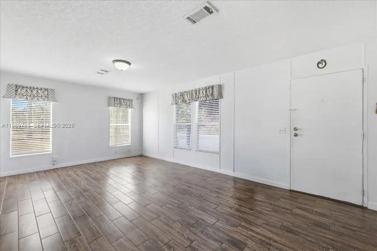 415 S Kennel St, Clewiston FL 33440 photo 2