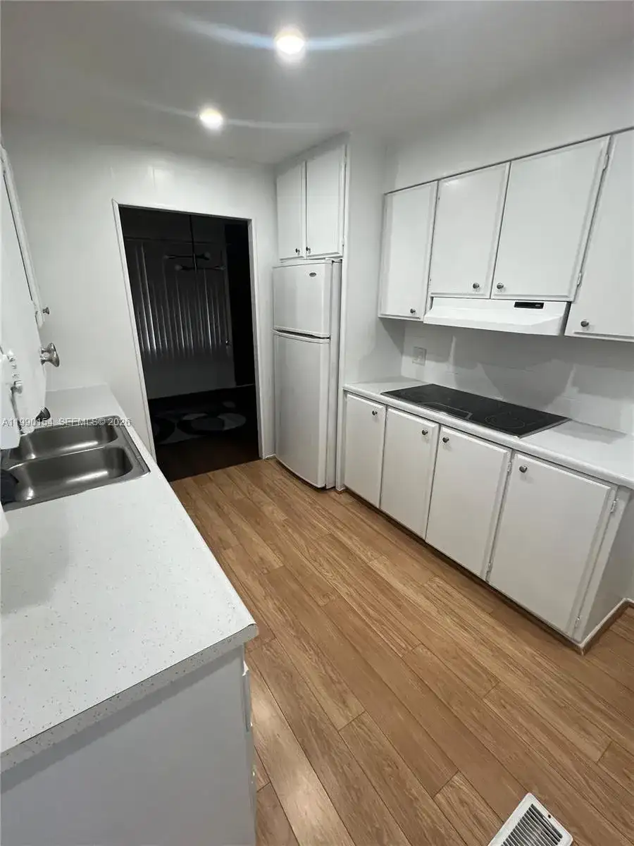 639 S ash lane, Atlantis FL 33462 photo 3