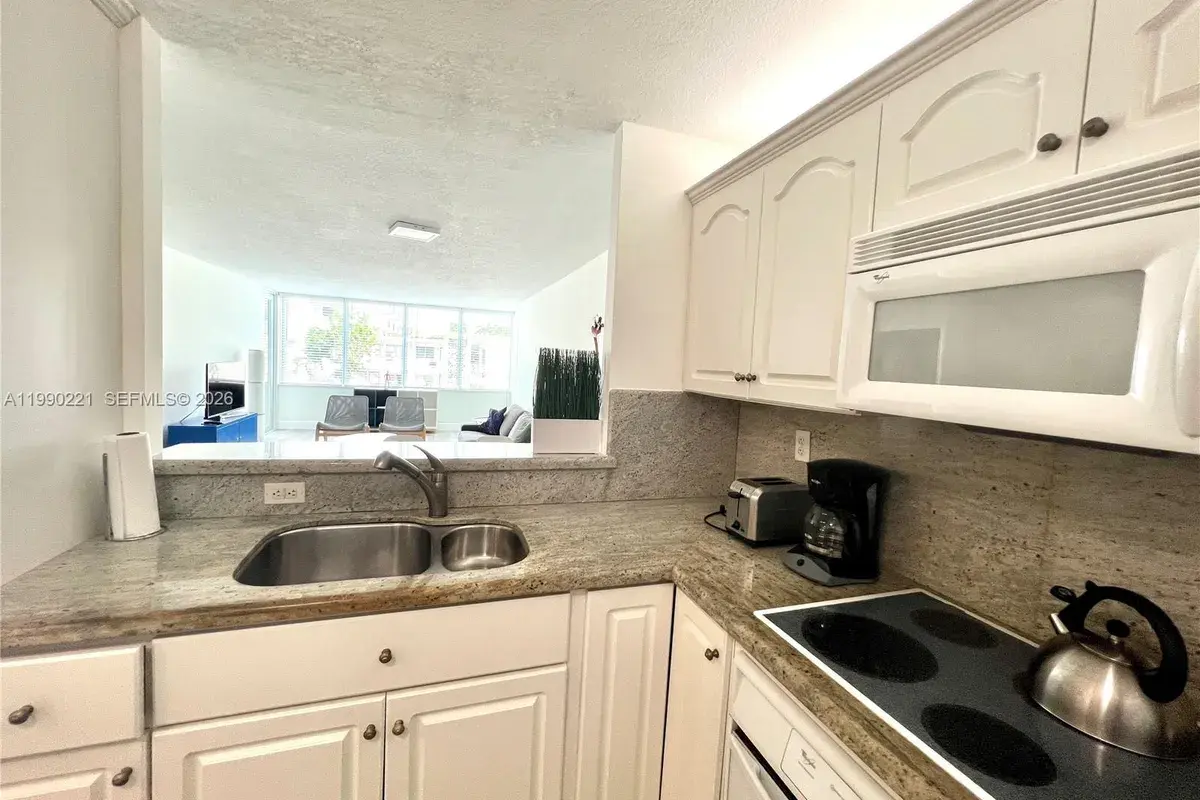 8233 Harding Ave # 204, Miami Beach FL 33141