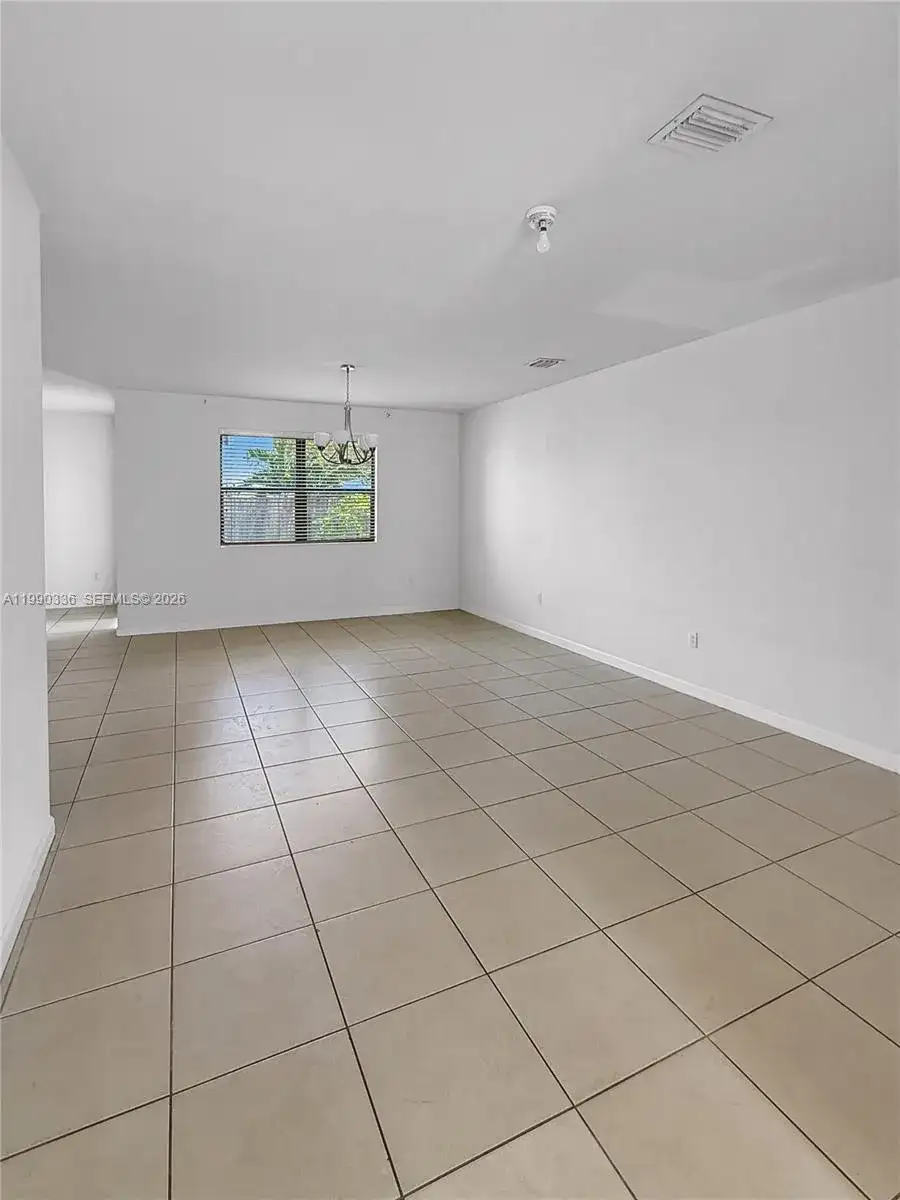 709 SE 35th Ave, Homestead FL 33033 photo 4