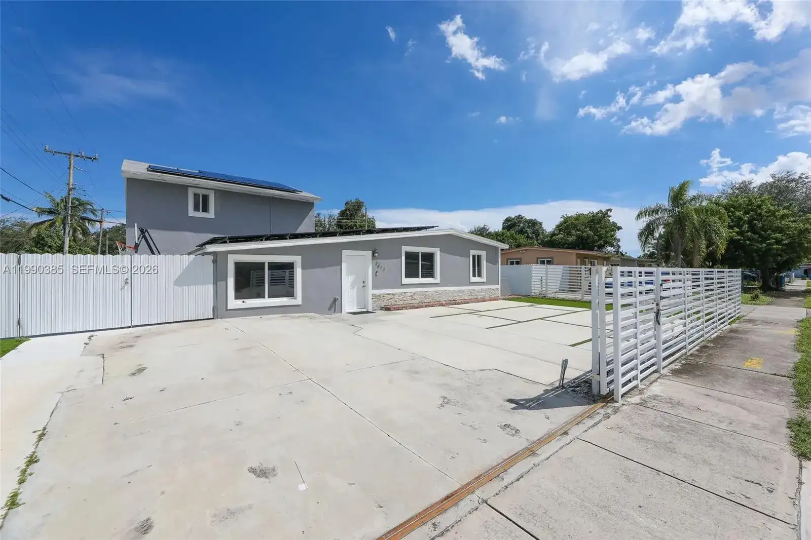 3811 SW 47 ave, West Park FL 33023 photo 2