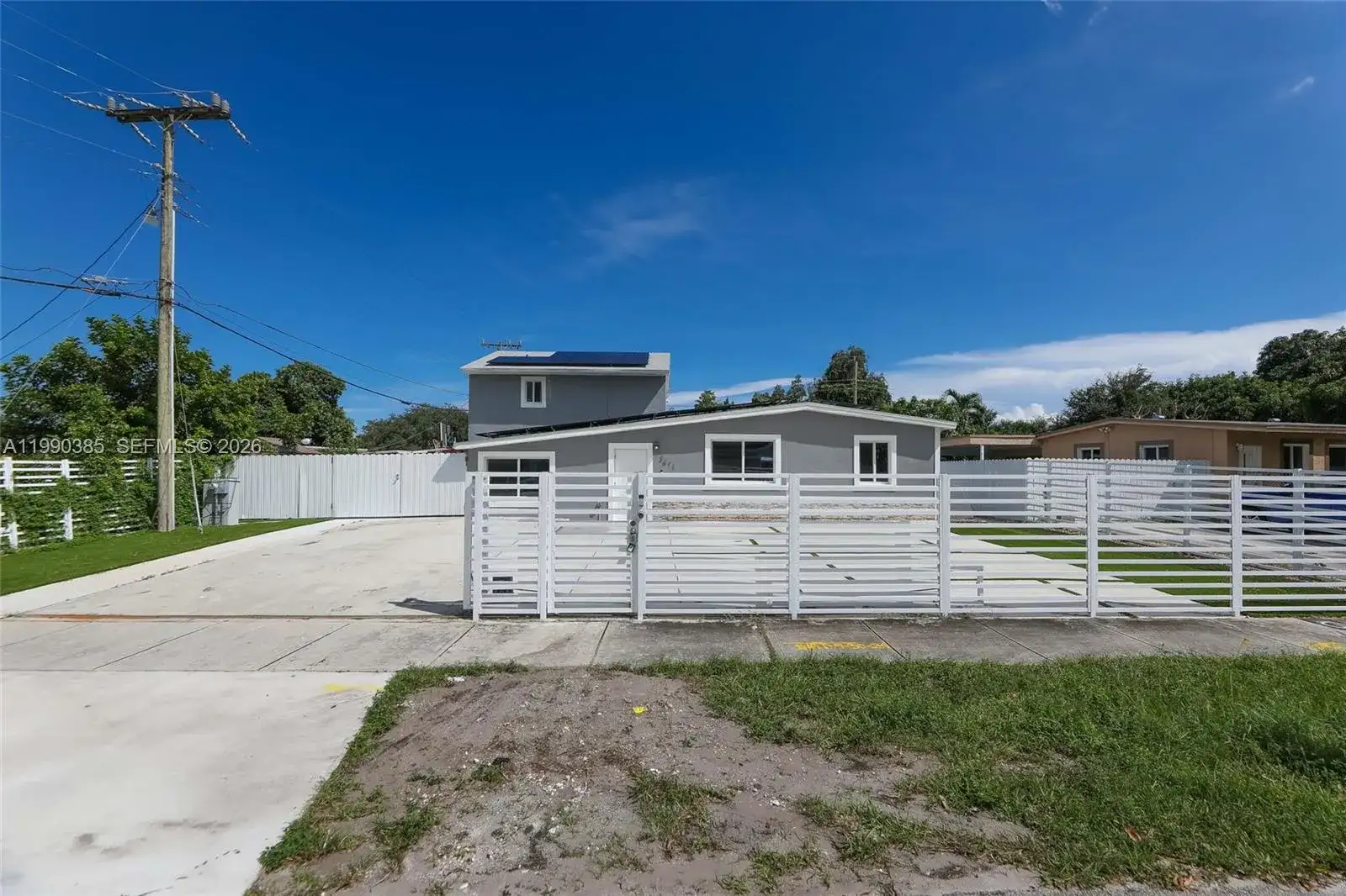 3811 SW 47 ave, West Park FL 33023 photo 3