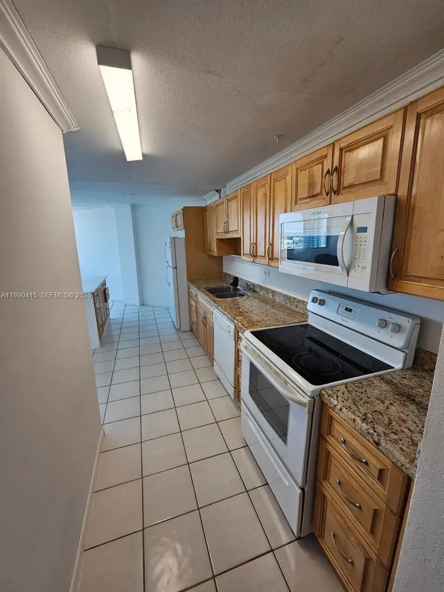 7135 Collins Ave # 1821, Miami Beach FL 33141
