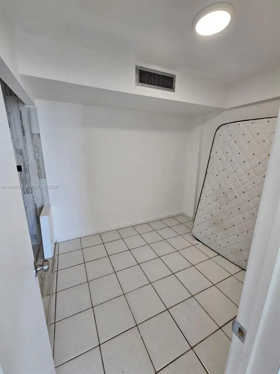 7135 Collins Ave # 1821, Miami Beach FL 33141