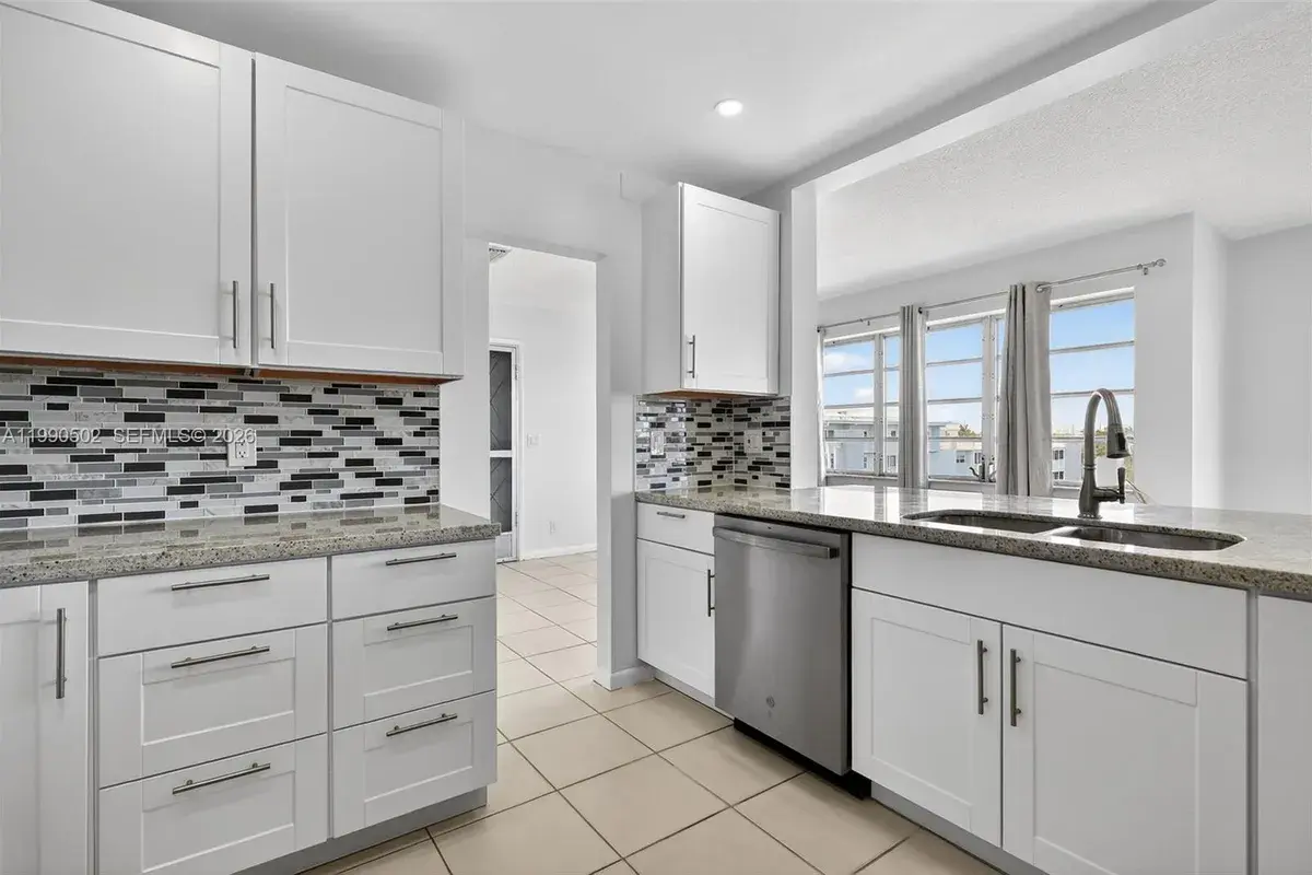 329 SE 3rd St # 502T, Hallandale Beach FL 33009