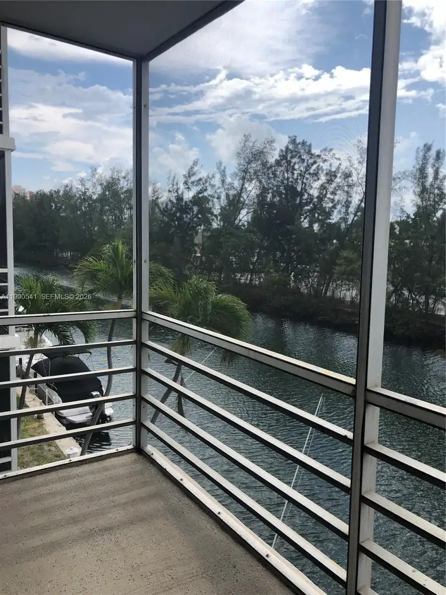 3660 NE 166th St # 305, North Miami Beach FL 33160