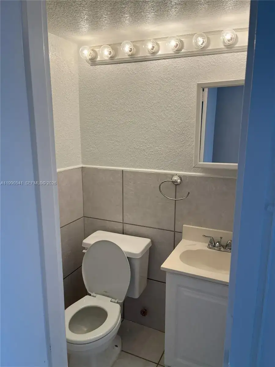 3660 NE 166th St # 305, North Miami Beach FL 33160 photo 5