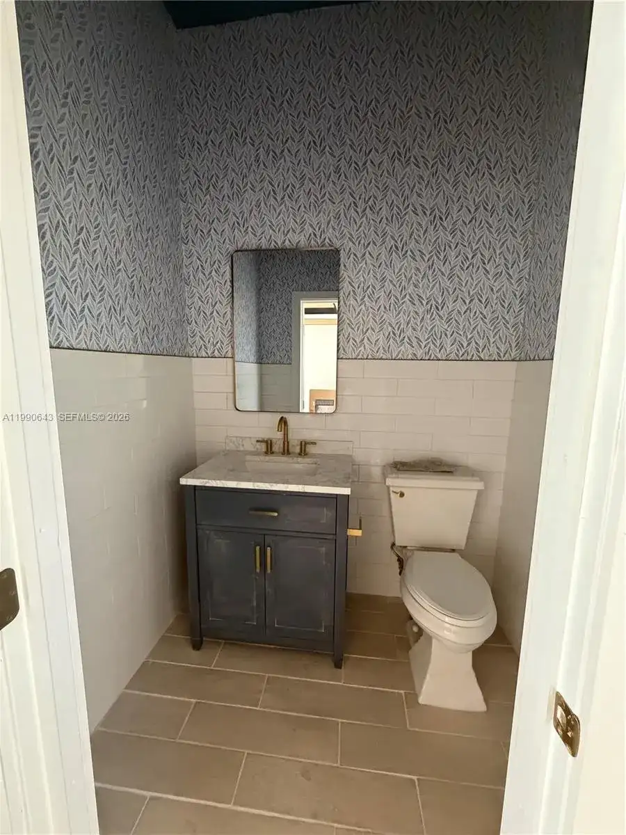 1352 E 4th Ave, Hialeah FL 33010 photo 5