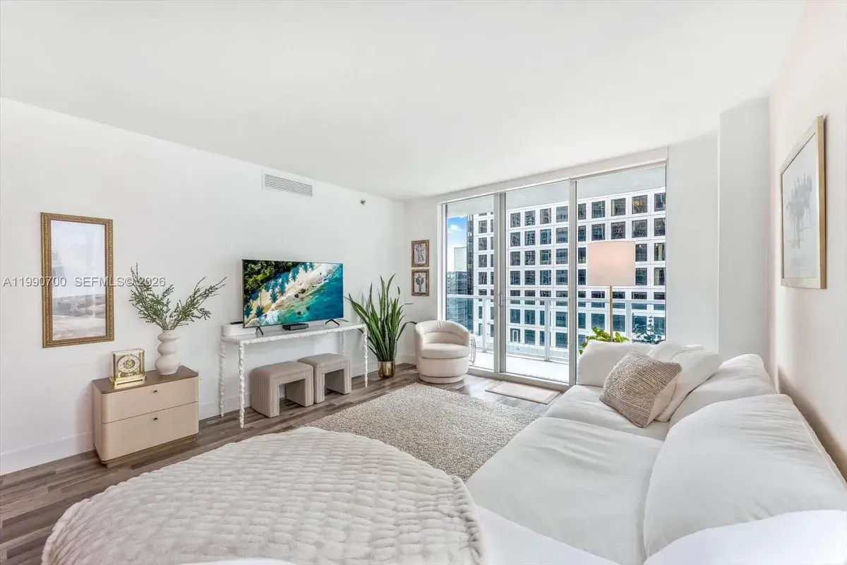 500 Brickell Ave # 1810, Miami FL 33131