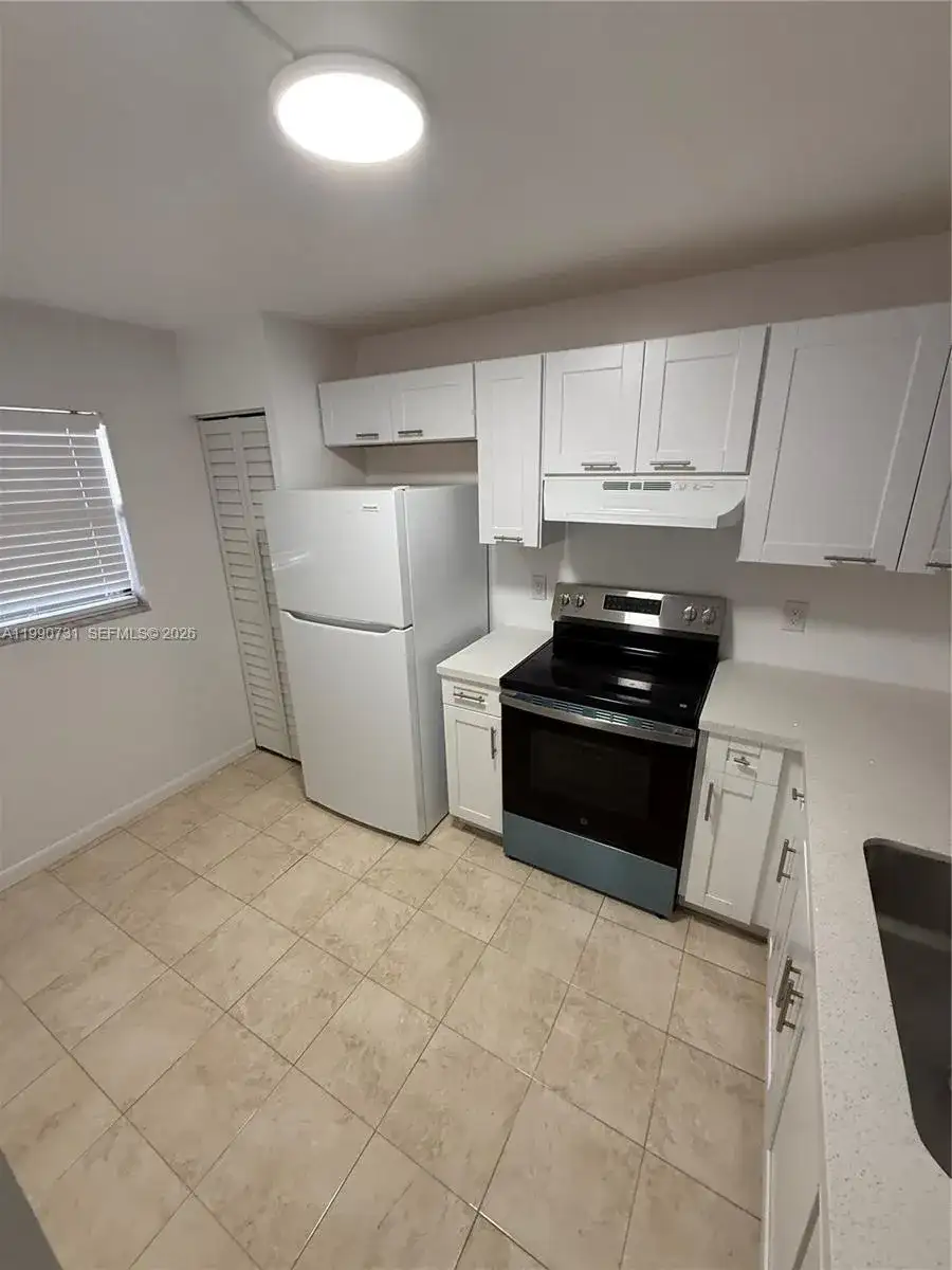 860 NE 207th Ter # 106, Miami FL 33179 photo 3