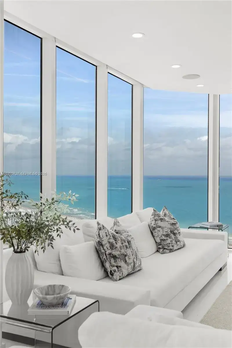 300 S Pointe Dr # 3405, Miami Beach FL 33139 photo 2