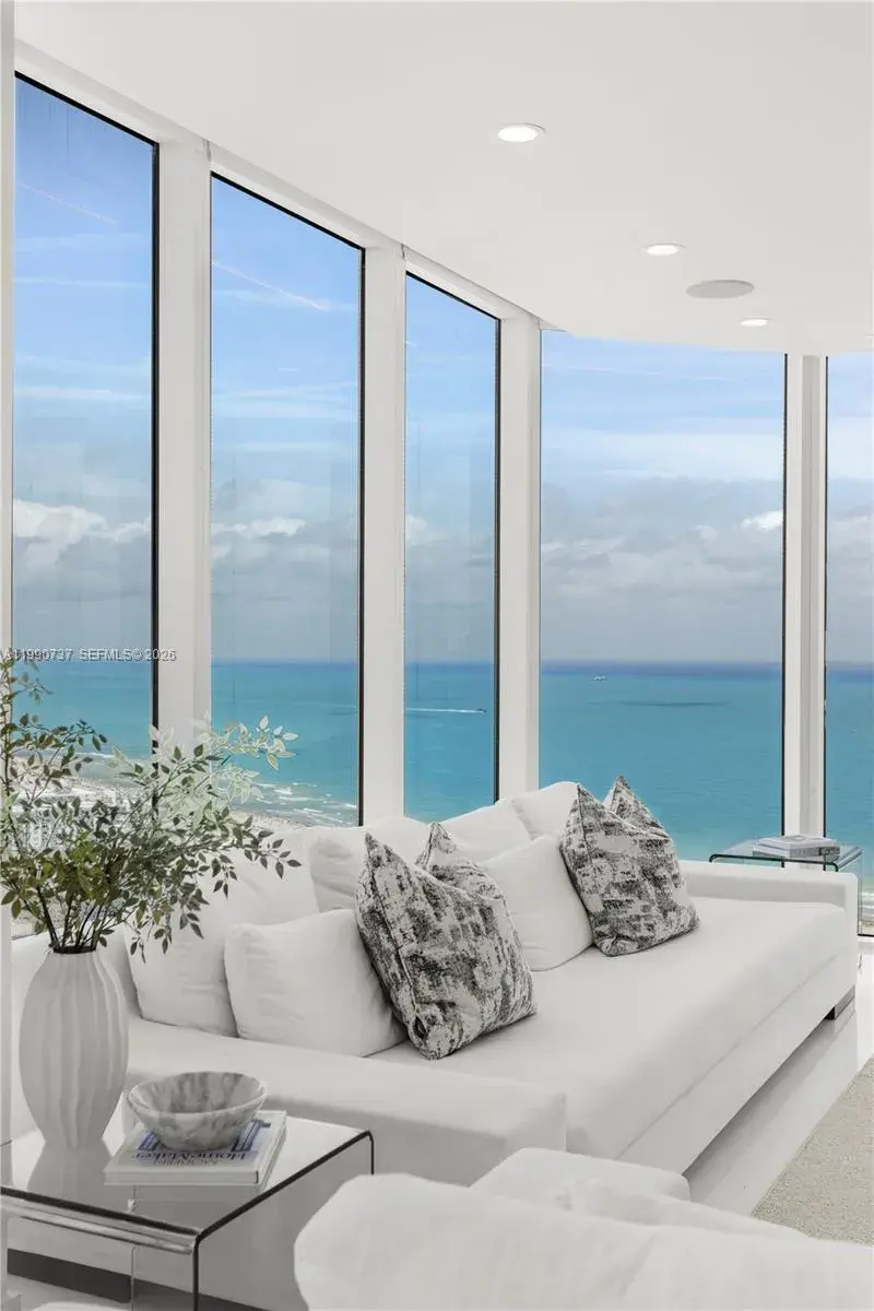 300 S Pointe Dr # 3405, Miami Beach FL 33139
