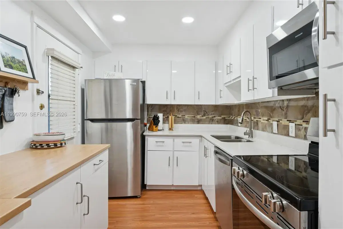 3101 N Country Club Dr # 102, Aventura FL 33180