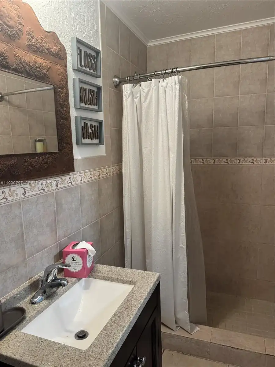 6126 SW 61st St, South Miami FL 33143 photo 4
