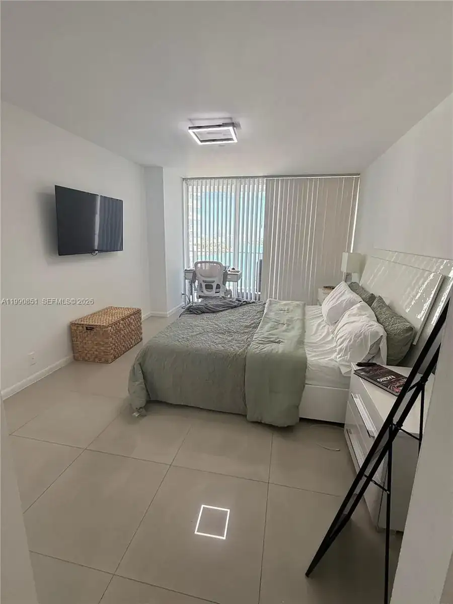 7601 E Treasure Dr # 1508, North Bay Village FL 33141 photo 4