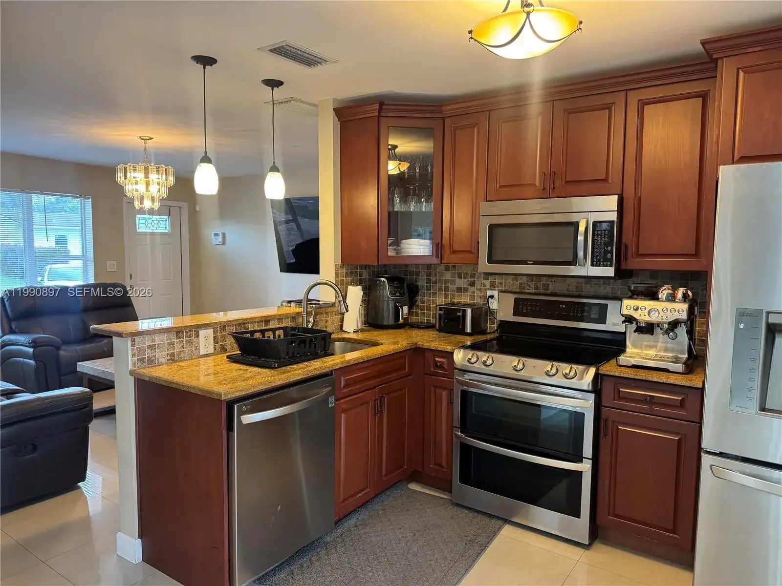 1460 NE 30th Ct, Pompano Beach FL 33064 photo 3