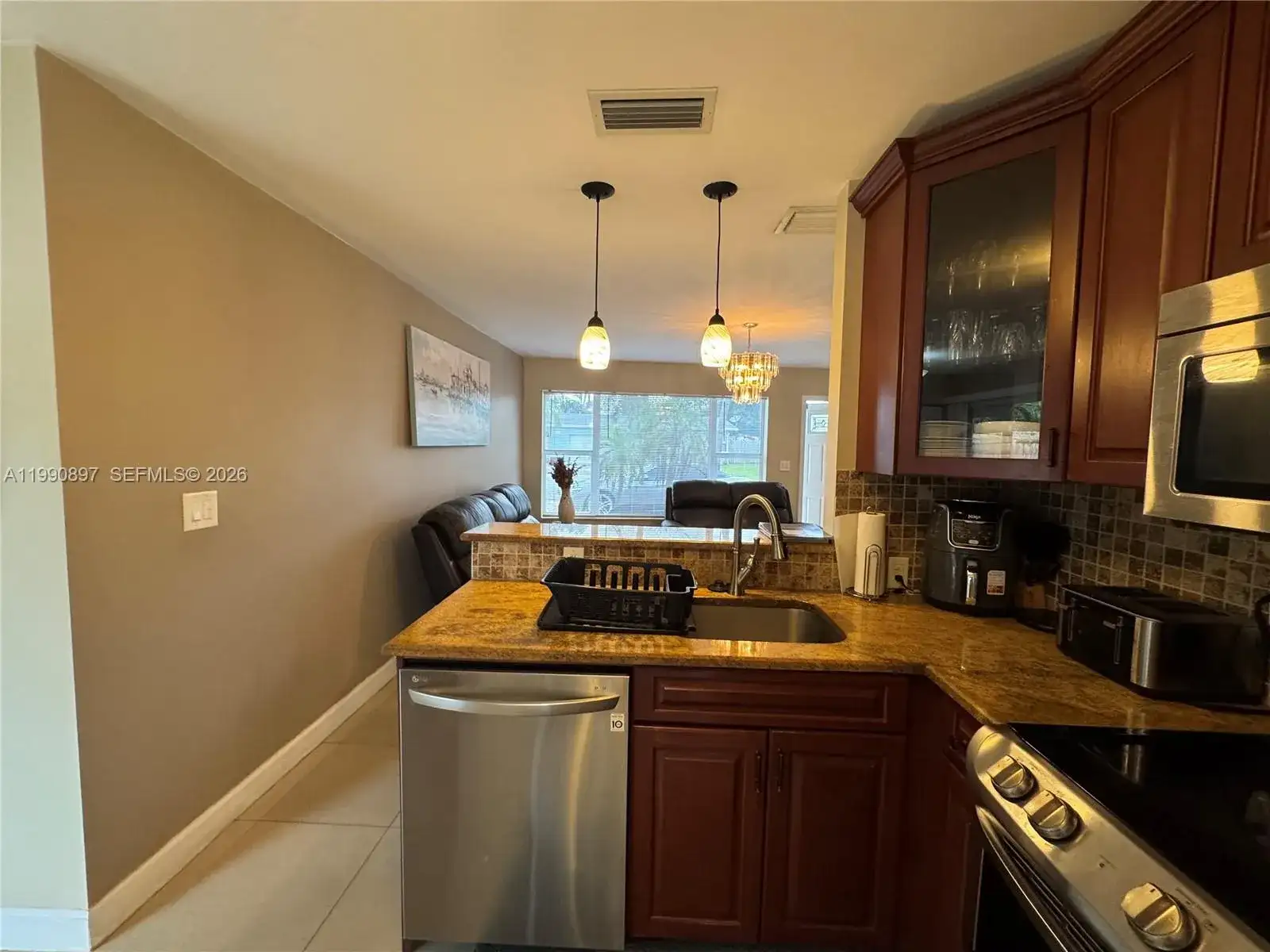 1460 NE 30th Ct, Pompano Beach FL 33064 photo 4