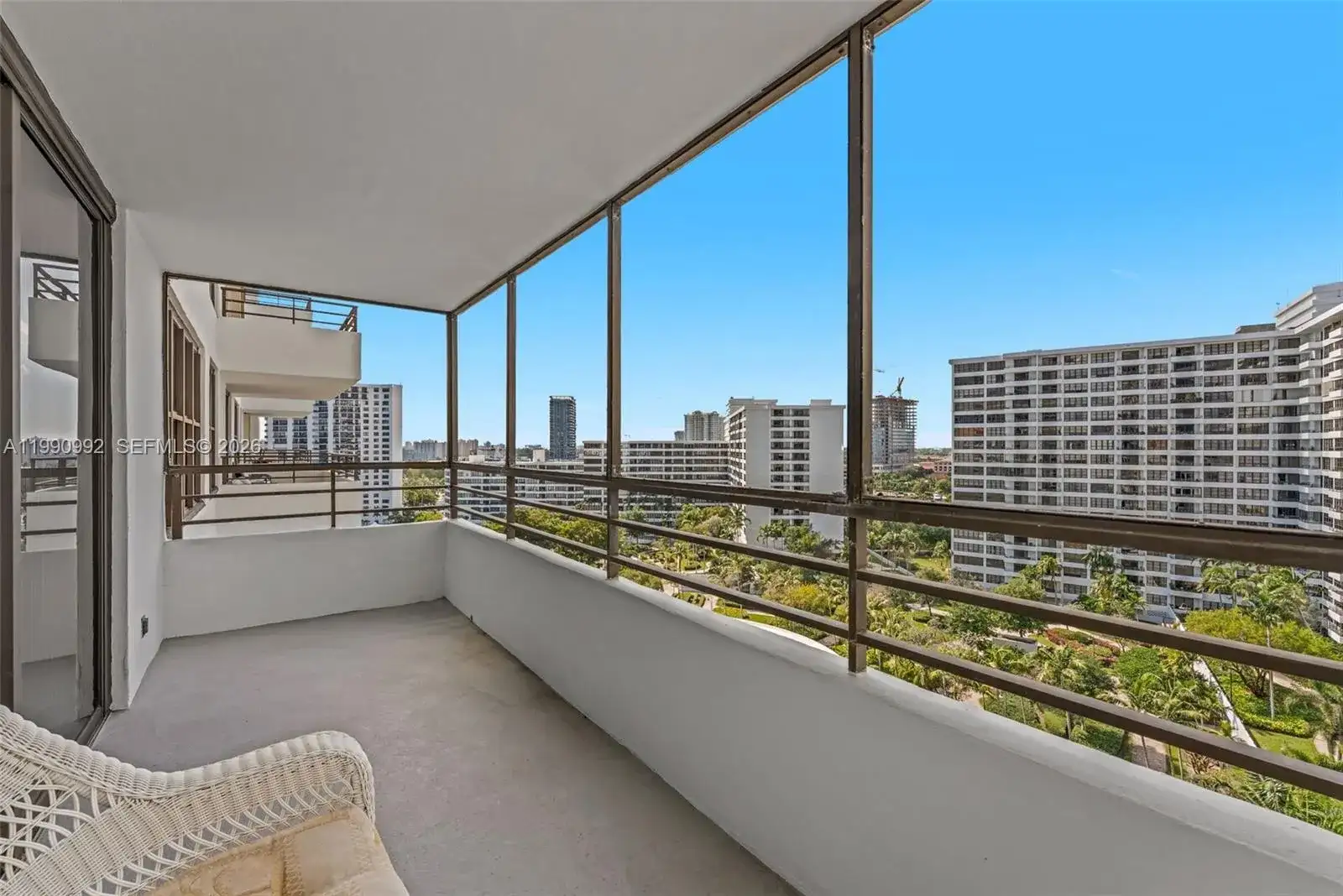 2500 PARKVIEW DR # 1418, Hallandale Beach FL 33009 photo 2