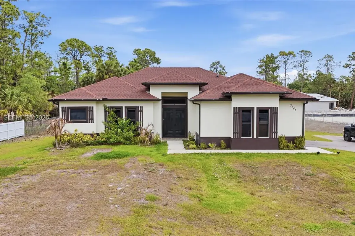 3043 18, Naples FL 34120