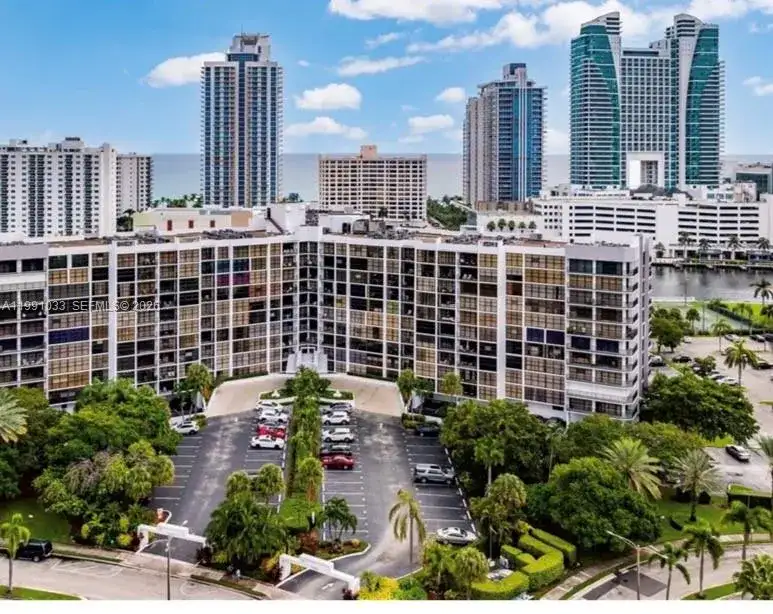 600 Parkview Dr # 717, Hallandale Beach FL 33009 photo 4