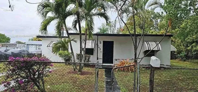 2345 NW 161st St, Miami Gardens FL 33054