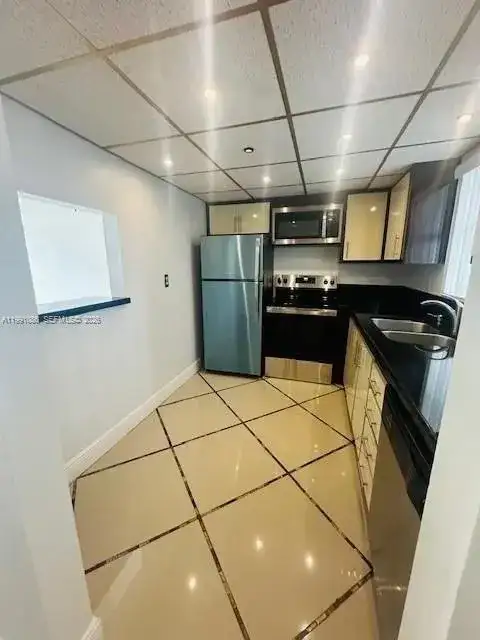 9351 Fontainebleau Blvd # B409, Miami FL 33172 photo 4