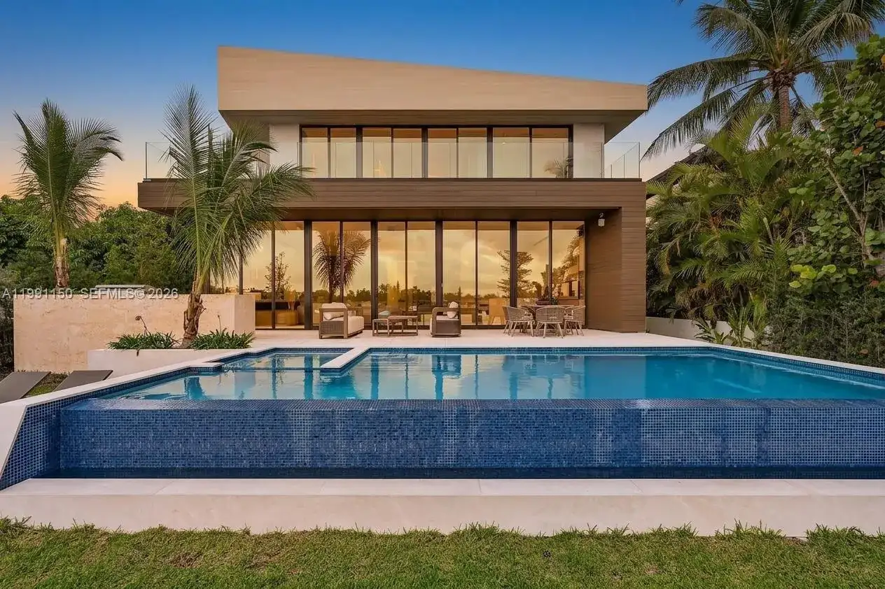 535 N Shore Dr, Miami Beach FL 33141 photo 3
