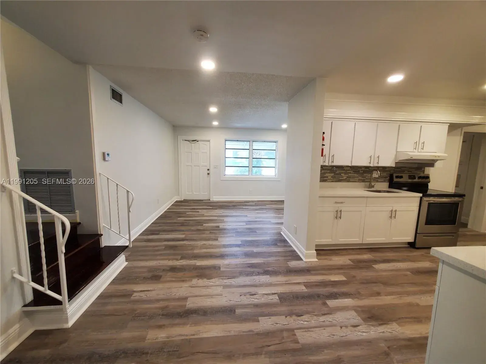 126 NW 8th Ave, Hallandale Beach FL 33009