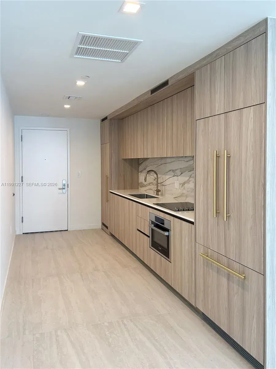 77 SE 5TH ST. # 3614, Miami FL 33131