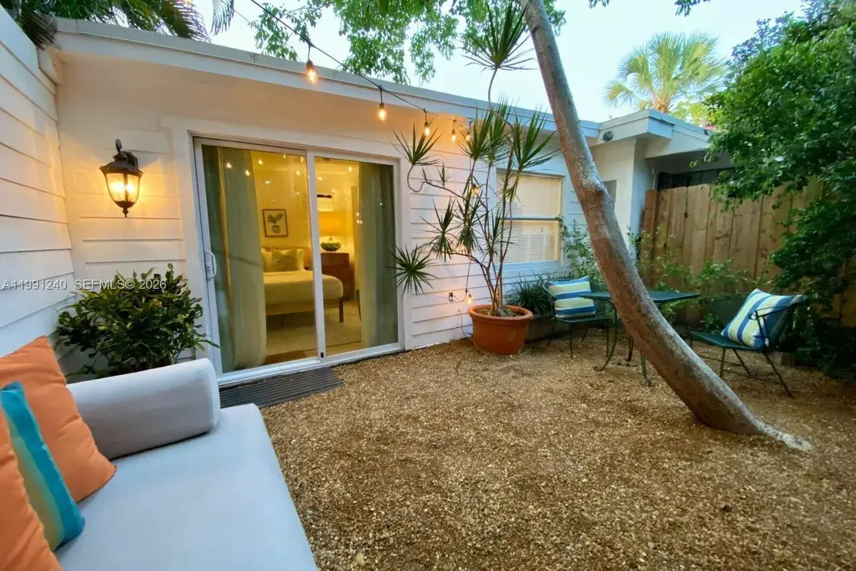 1121 NE 1st Ave # 4, Fort Lauderdale FL 33304