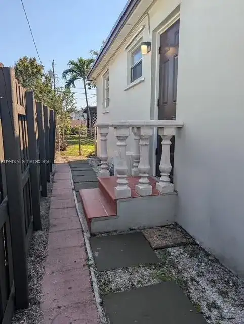 648 E 40th St, Hialeah FL 33013 photo 4