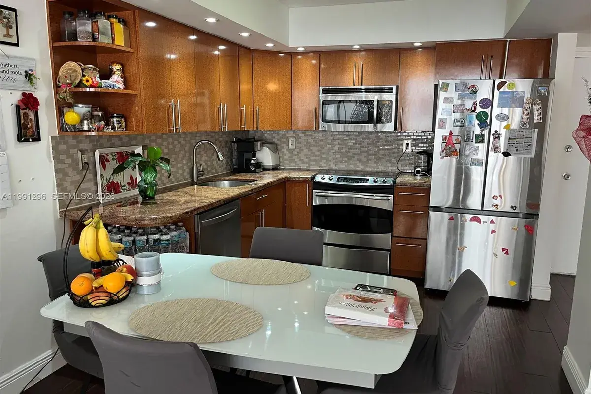 18051 Biscayne Blvd # 903, Aventura FL 33160