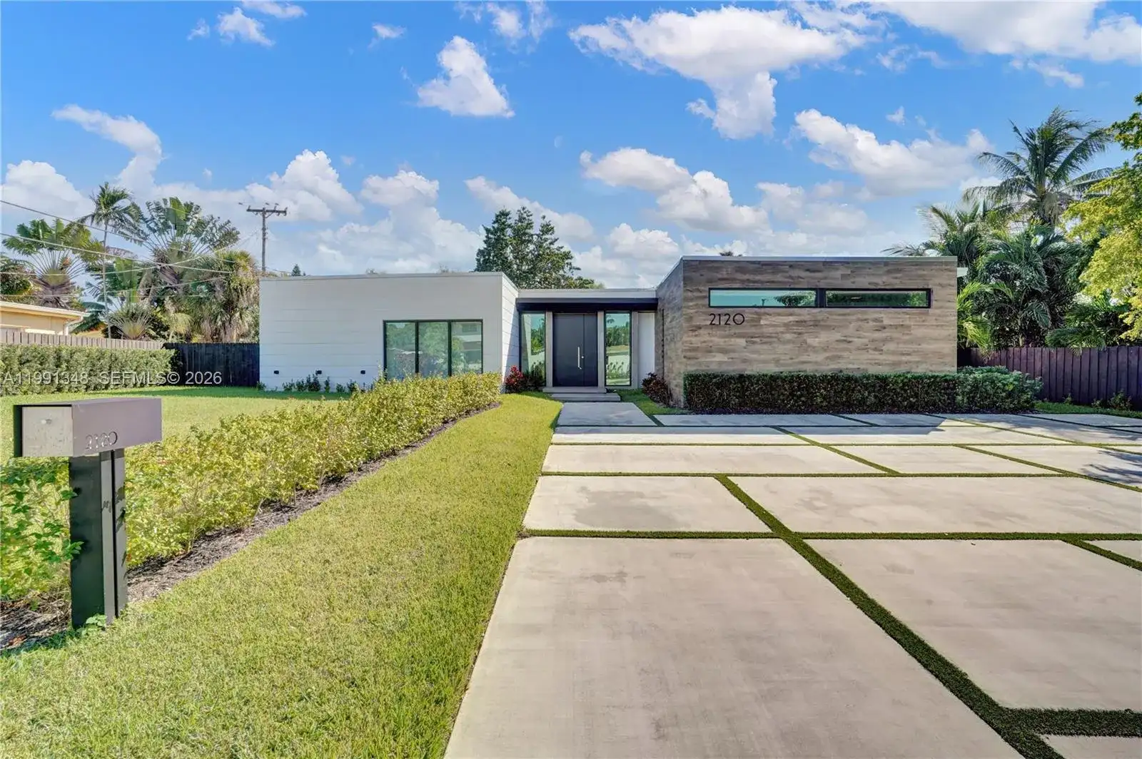 2120 NE 197th Ter, Miami FL 33179 photo 3