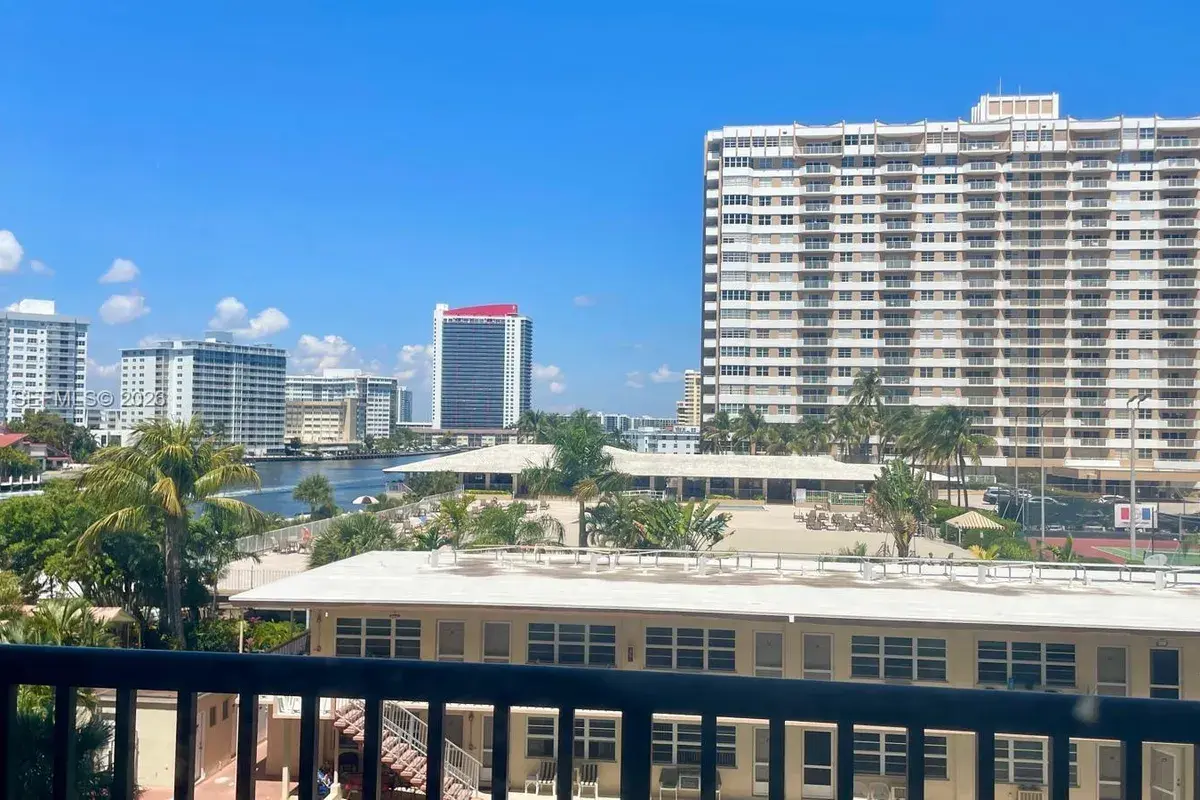 2017 OCEAN DR # 405W, Hallandale Beach FL 33009