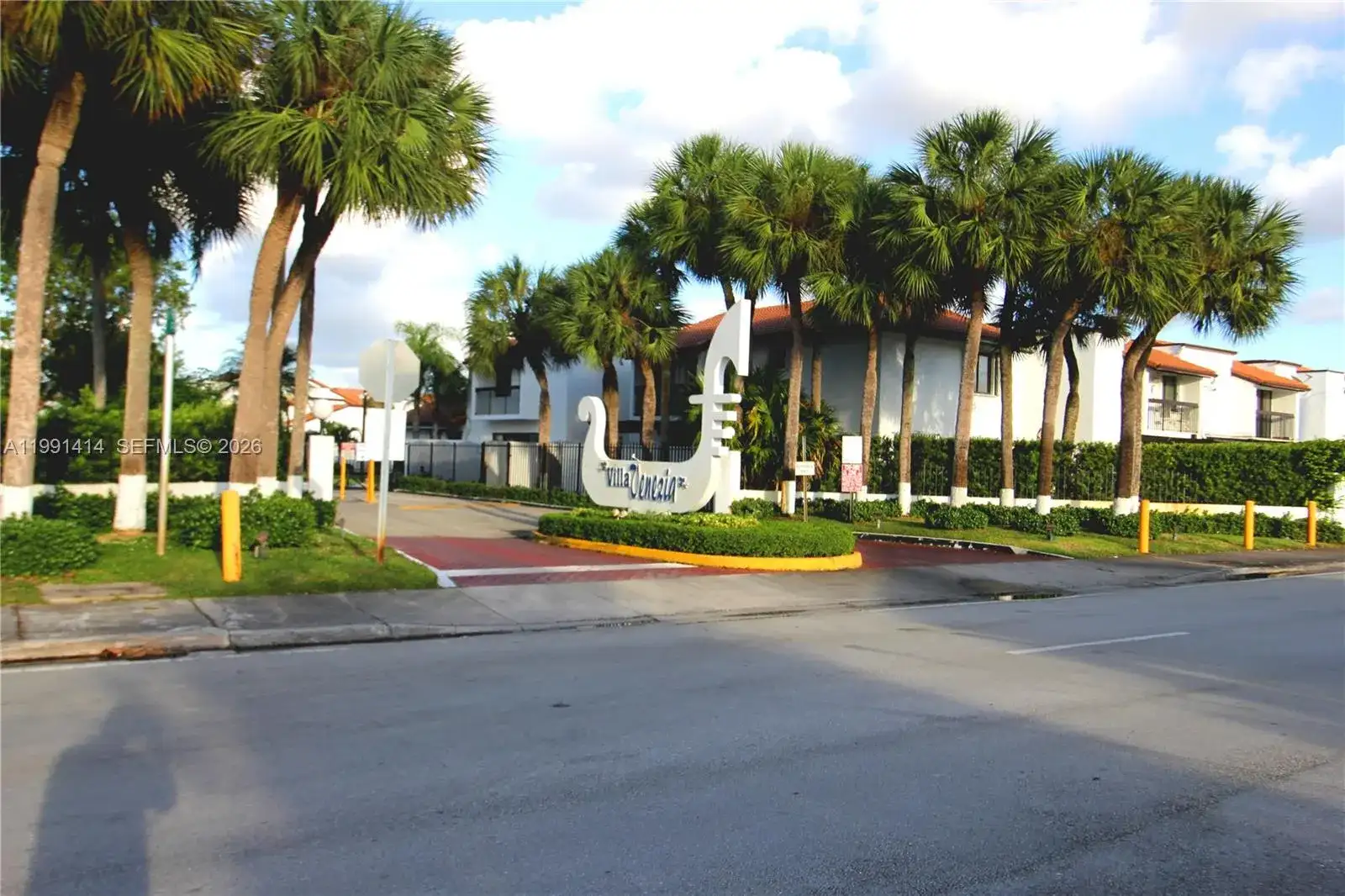 1221 SW 124th Ct, Miami FL 33184 photo 4