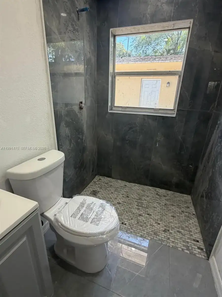 1946 NE 167th St # 3A, North Miami Beach FL 33162 photo 2
