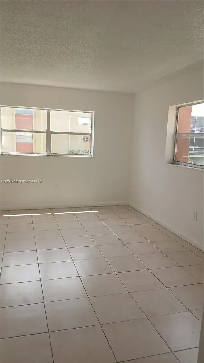3610 NW 21st St # 313, Lauderdale Lakes FL 33311
