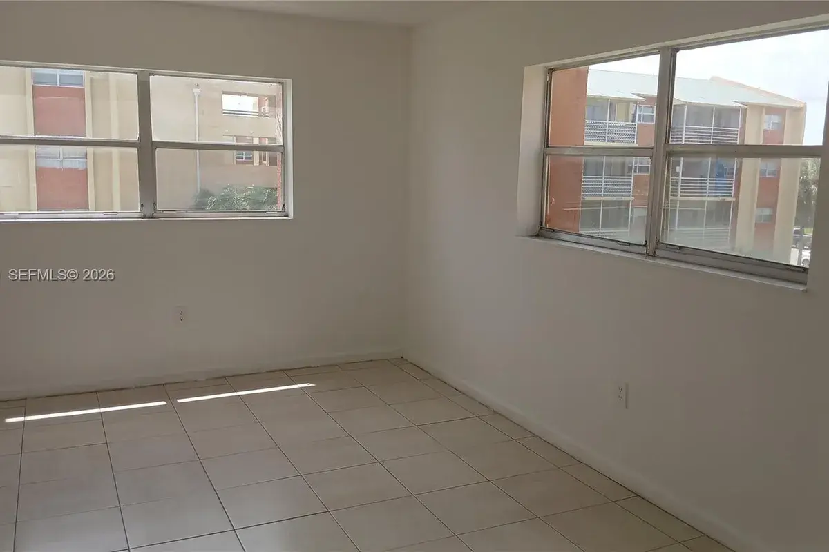 3610 NW 21st St # 313, Lauderdale Lakes FL 33311