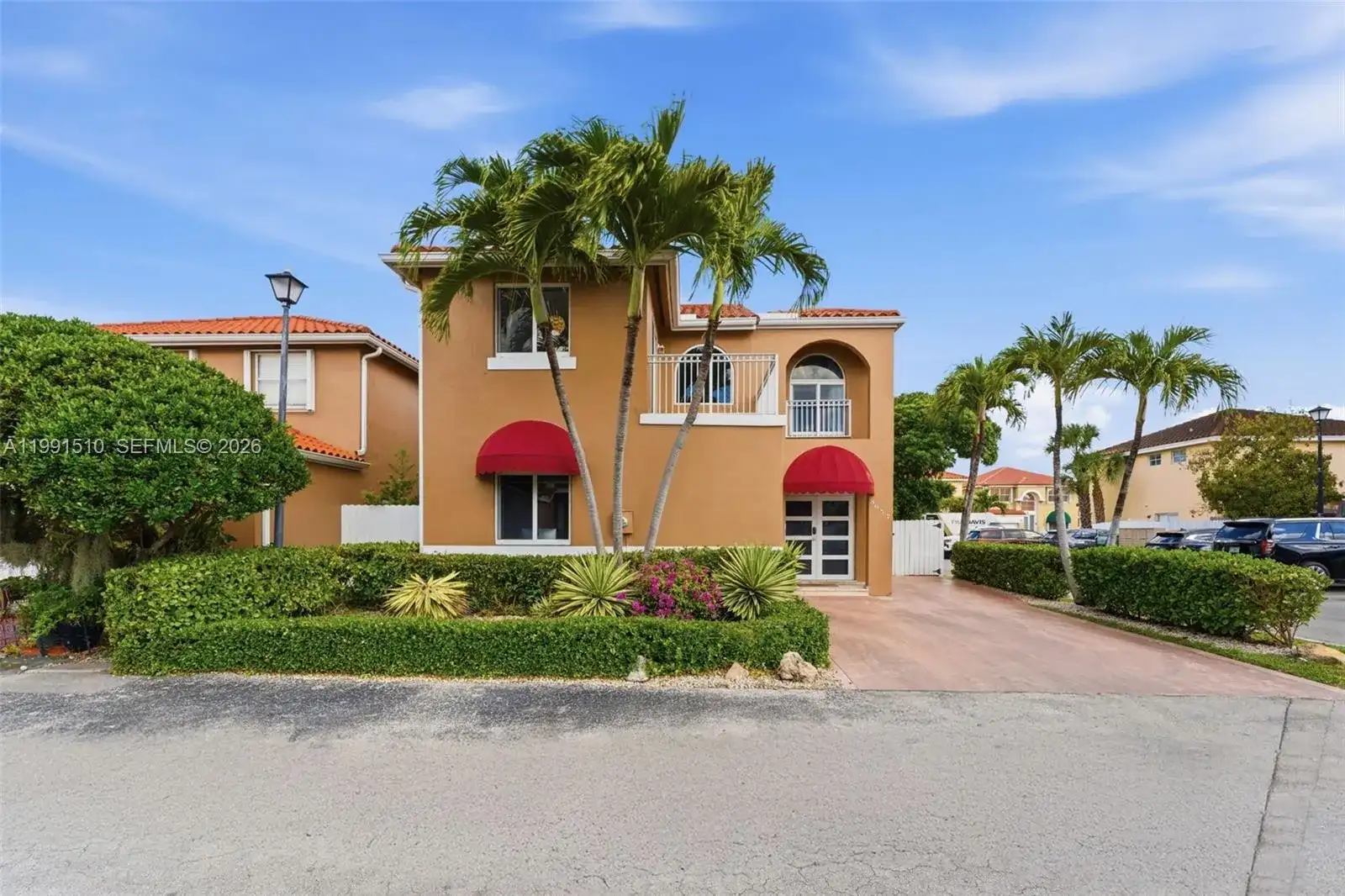 8657 NW 2nd St, Miami FL 33126 photo 2