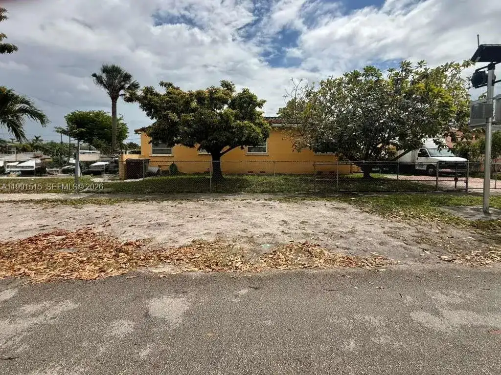 4470 W 1st Ave, Hialeah FL 33012 photo 2