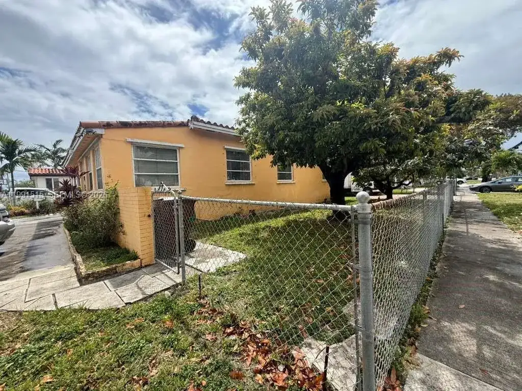 4470 W 1st Ave, Hialeah FL 33012 photo 4