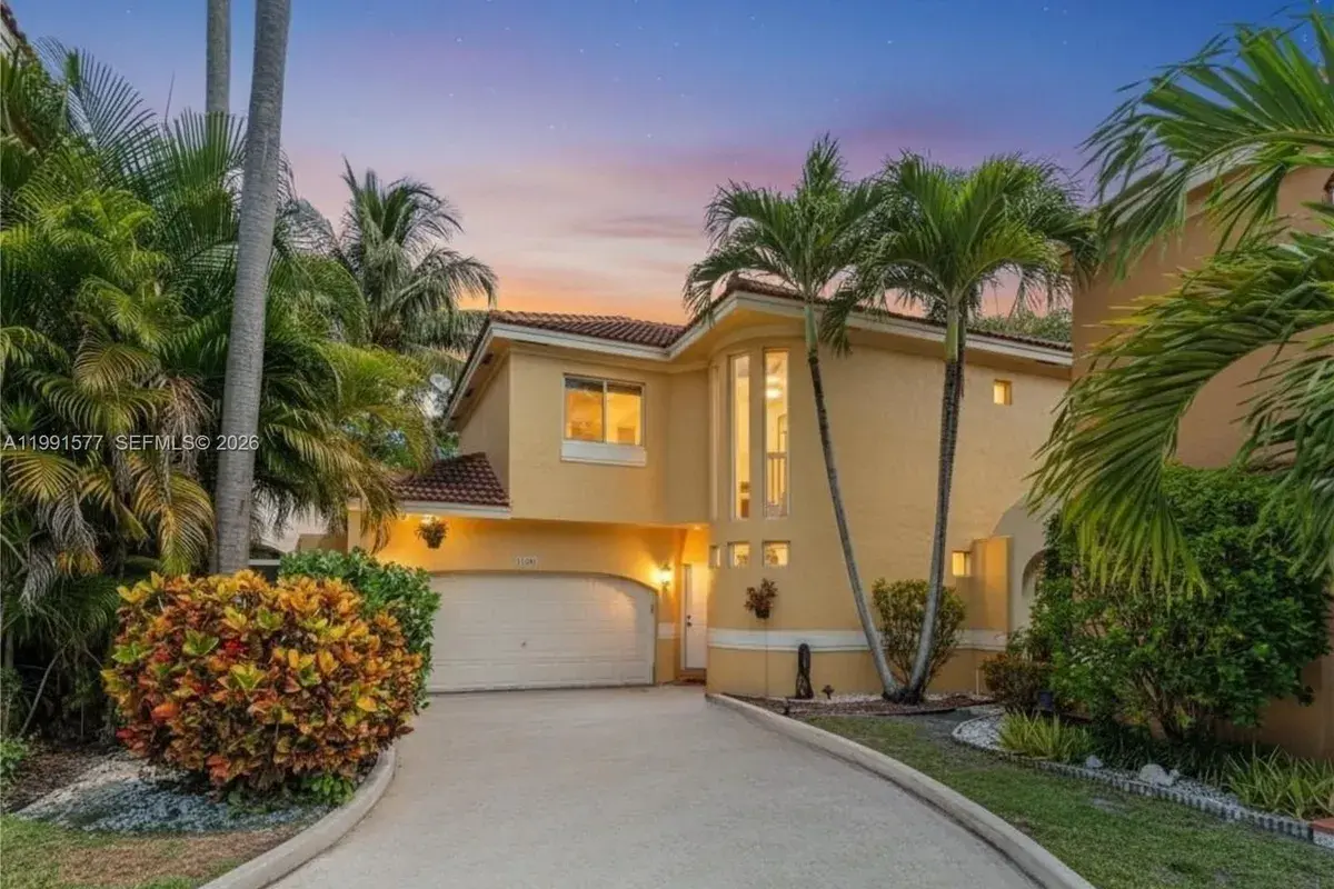 11407 Lakeview Dr, Coral Springs FL 33071