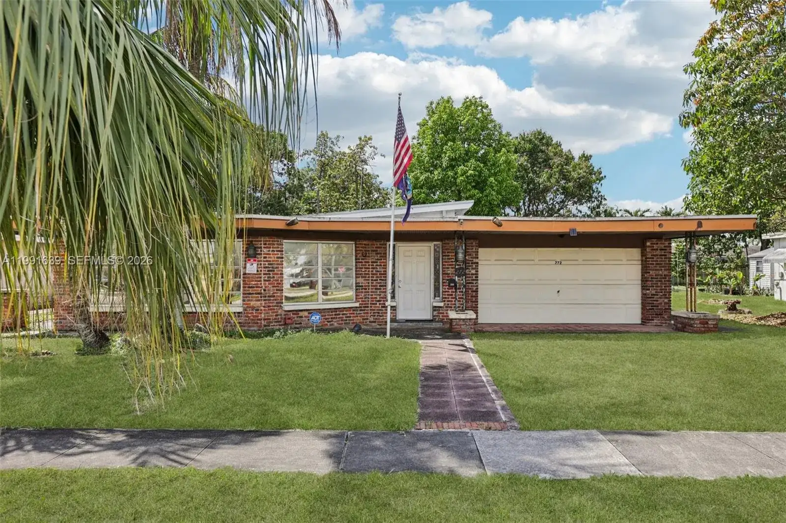 272 W 46th St, Hialeah FL 33012 photo 2