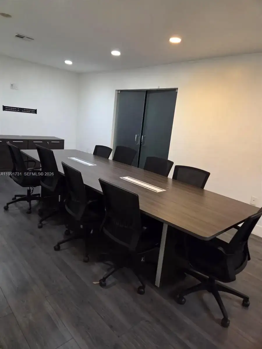 7274 NW 70th St, Miami FL 33166 photo 2
