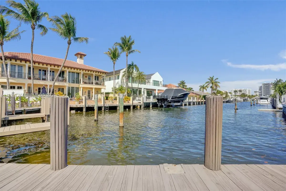 4100 Bayview Dr, Fort Lauderdale FL 33308