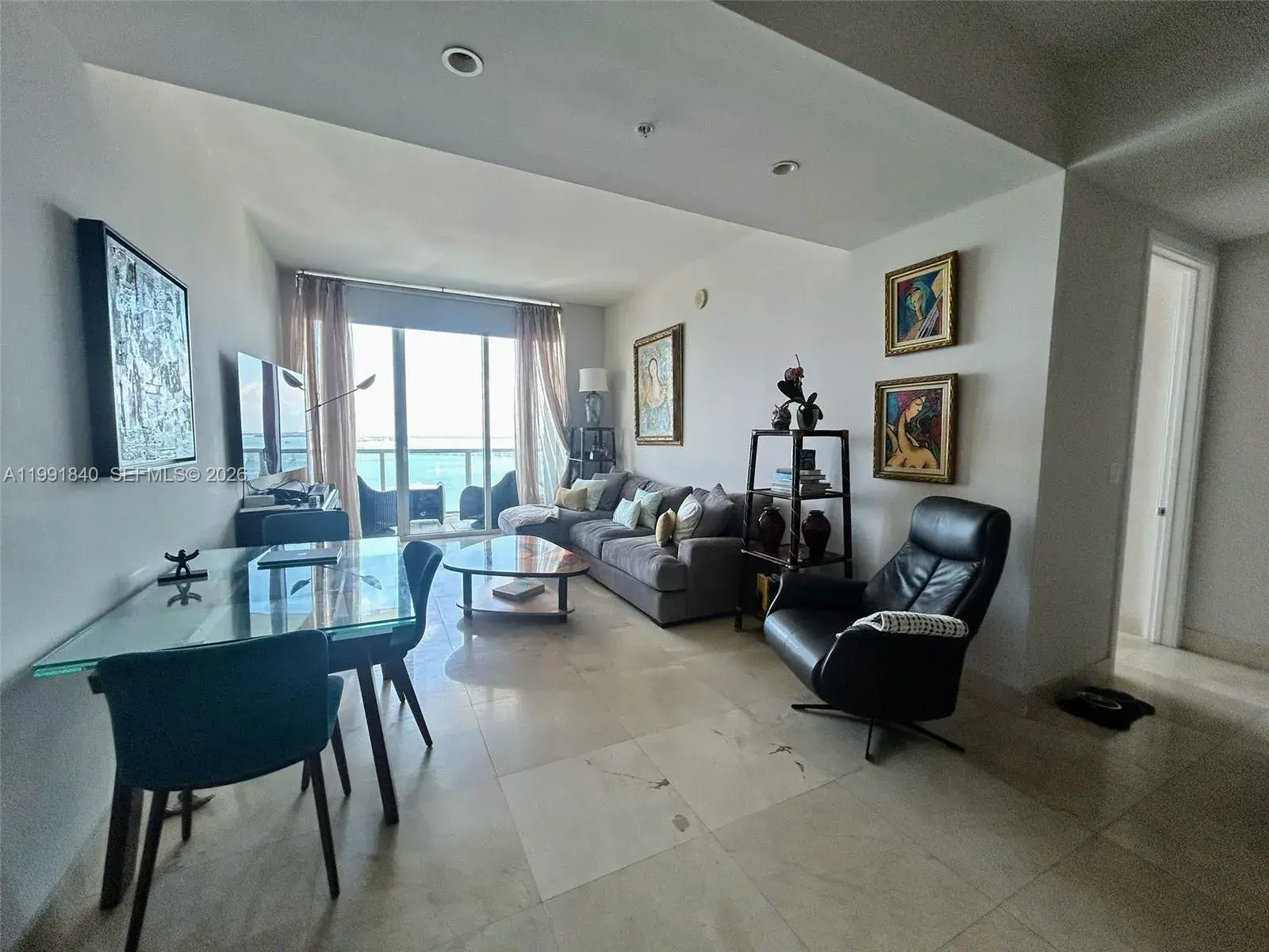 218 SE 14th St, Miami FL 33131 photo 4