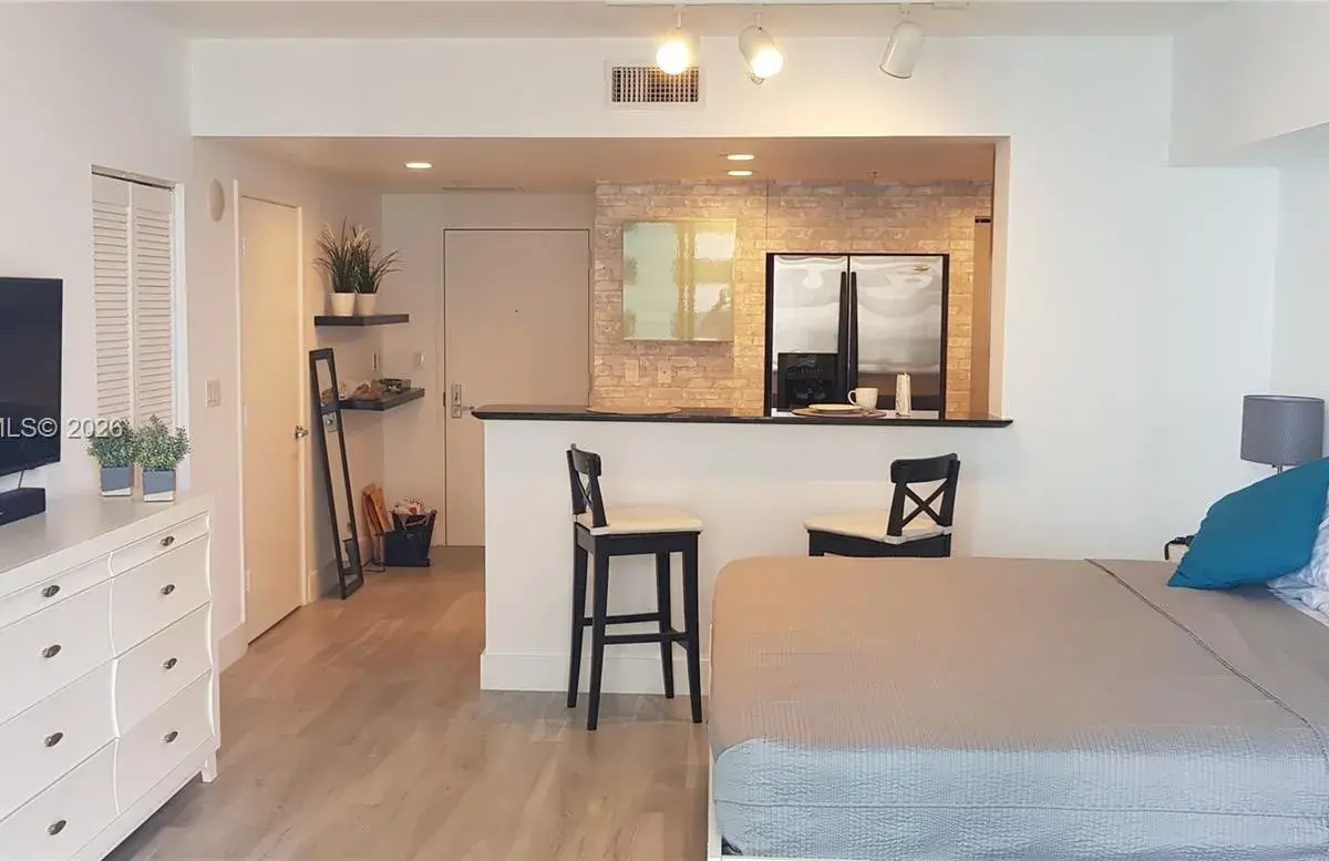 335 S Biscayne Blvd # 1706, Miami FL 33131