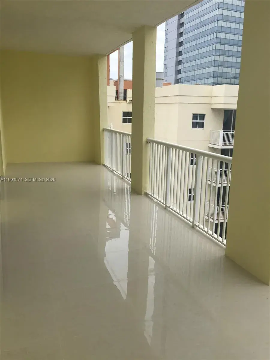 170 SE 14th St # 3005, Miami FL 33131 photo 2
